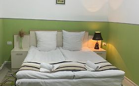 Lind Hotel And Guest House